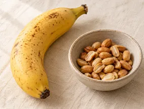 Pisang + segenggam kacang tanah panggang